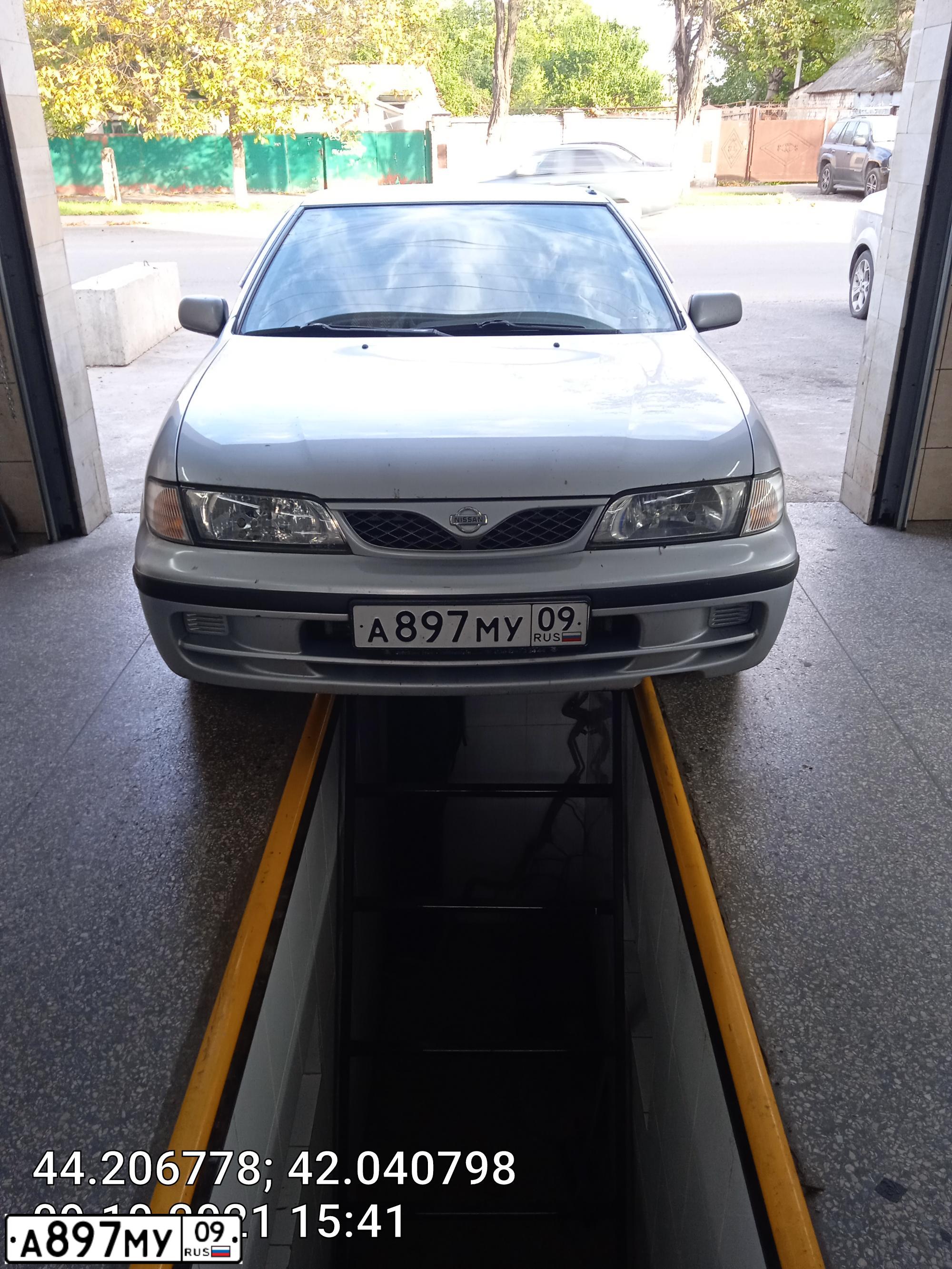 Фото автомобиля NISSAN ALMERA, 1998 — госномер А897МУ09. Цвет: СЕРЕБРИСТЫЙ