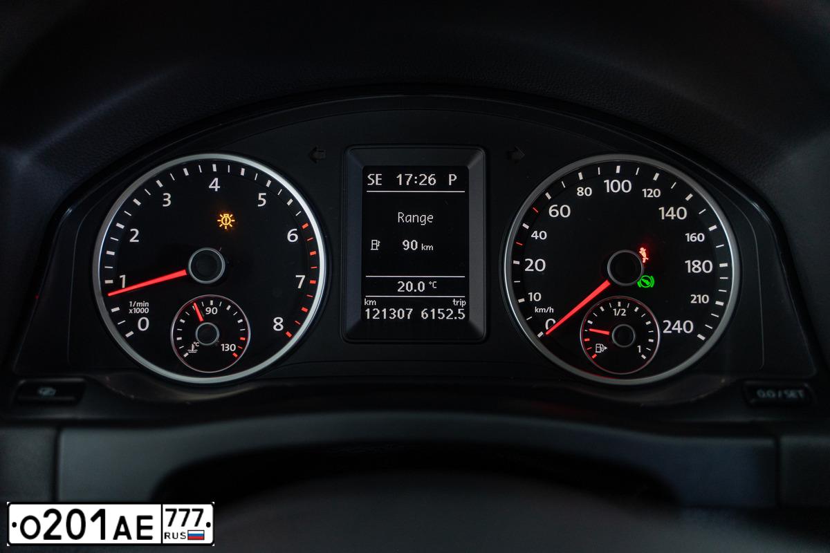Фото автомобиля VOLKSWAGEN TIGUAN, 2010 — госномер М399ТХ790. Цвет: ЧЕРНЫЙ