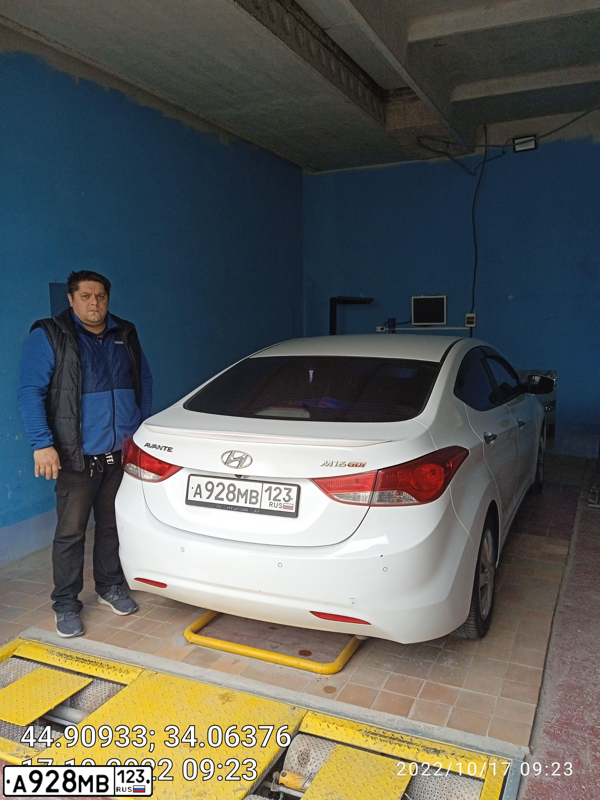 Фото автомобиля HYUNDAI AVANTE, 2012 — госномер Т483АВ184. Цвет: Белый