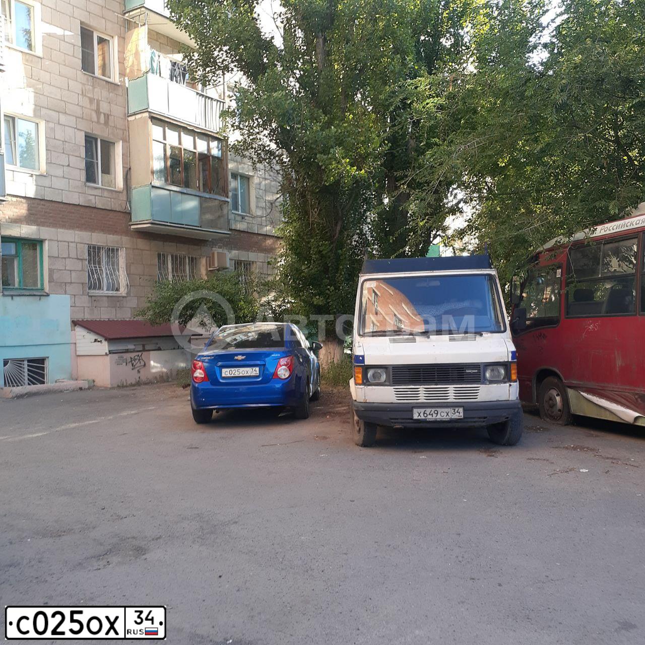 Фото автомобиля CHEVROLET AVEO, 2012 — госномер С025ОХ34. Цвет: синий