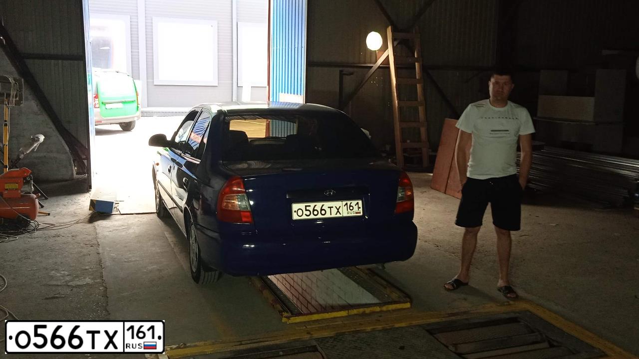 Фото автомобиля TAGAZ ACCENT, 2004 — госномер О566ТХ161. Цвет: синий