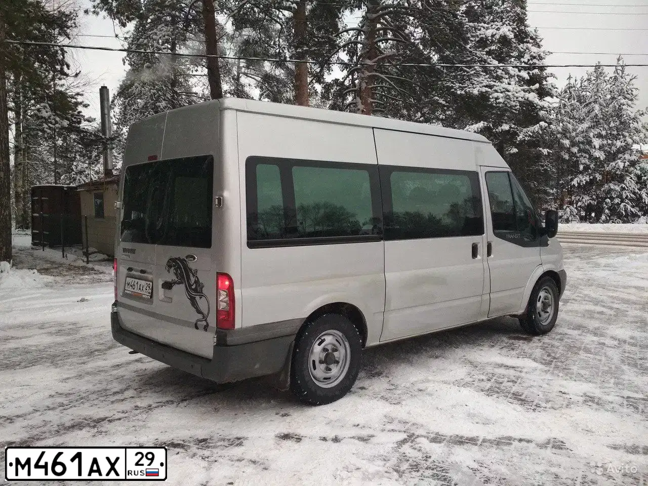 Фото автомобиля FORD TRANSIT СОМВI, 2008 — госномер Е745ЕА147. Цвет: СЕРЕБРИСТЫЙ