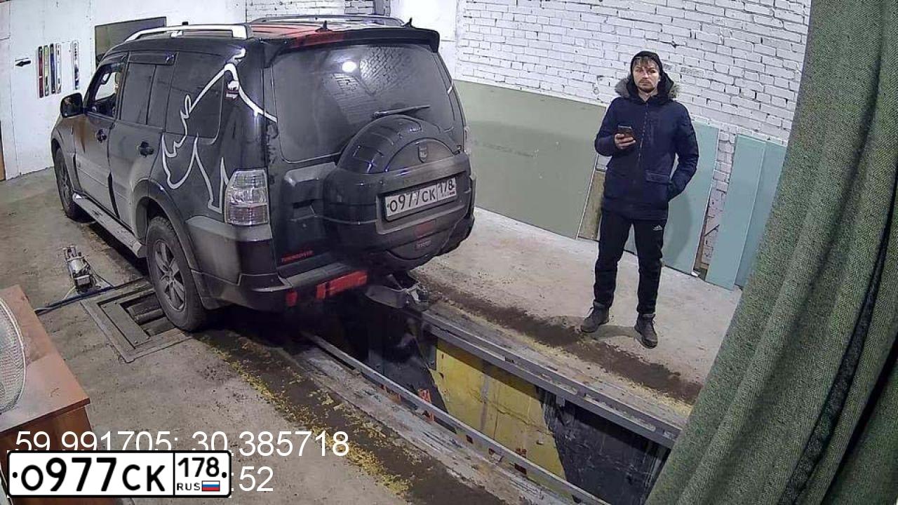 Фото автомобиля MITSUBISHI PAJERO, 2007 — госномер О977СК178. Цвет: ЧЕРНЫЙ
