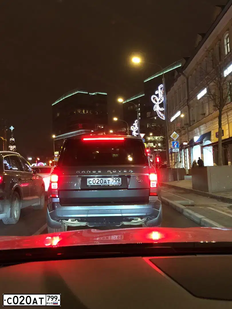 Фото автомобиля LANDROVER RANGE ROVER, 2015 — госномер С020АТ799. Цвет: Серый