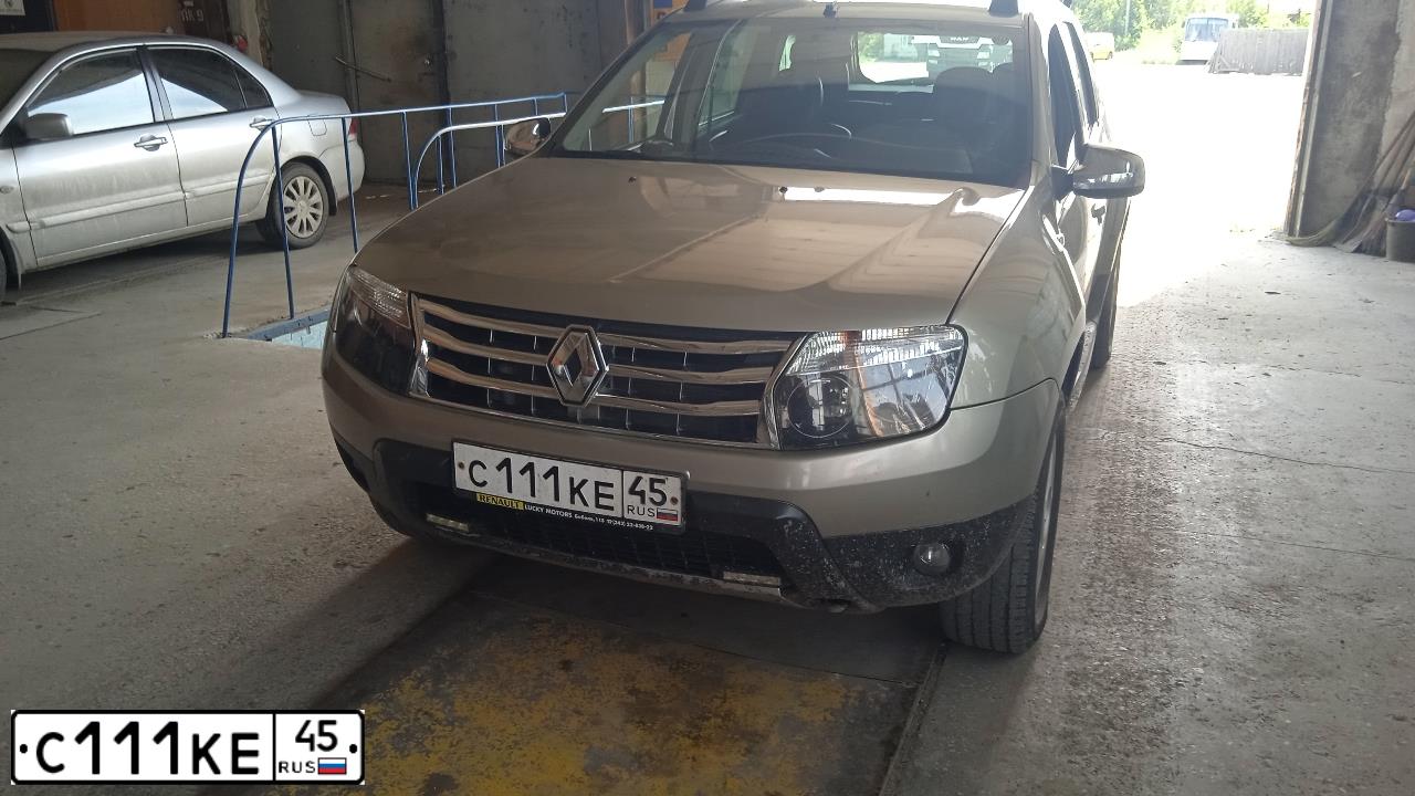 Фото автомобиля RENAULT DUSTER, 2012 — госномер С111КЕ45. Цвет: БЕЖЕВЫЙ