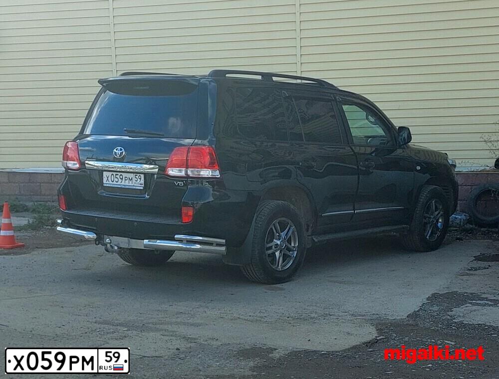 Фото автомобиля TOYOTA LANDCRUISER 200, 2008 — госномер Х059РМ59. Цвет: ЧЕРНЫЙ