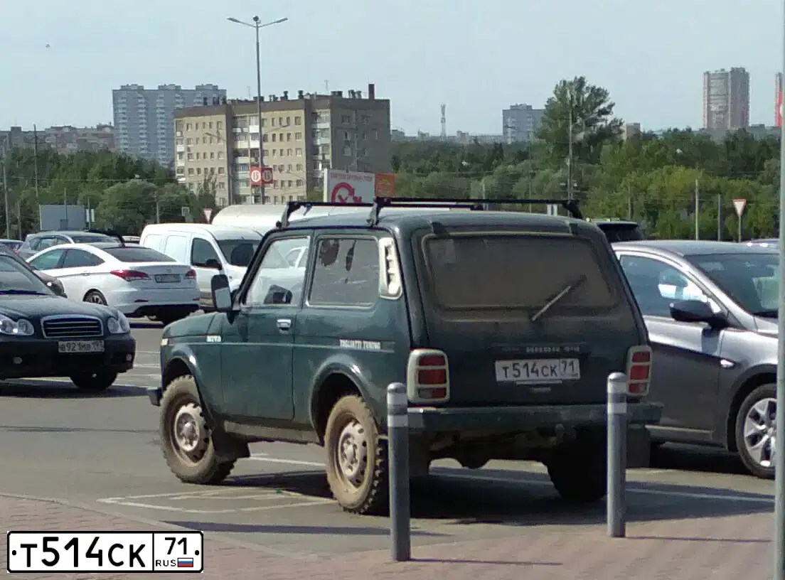 Фото автомобиля LADA 2121 NIVA, 2001 — госномер Е900НО71. Цвет: сине-зеленый