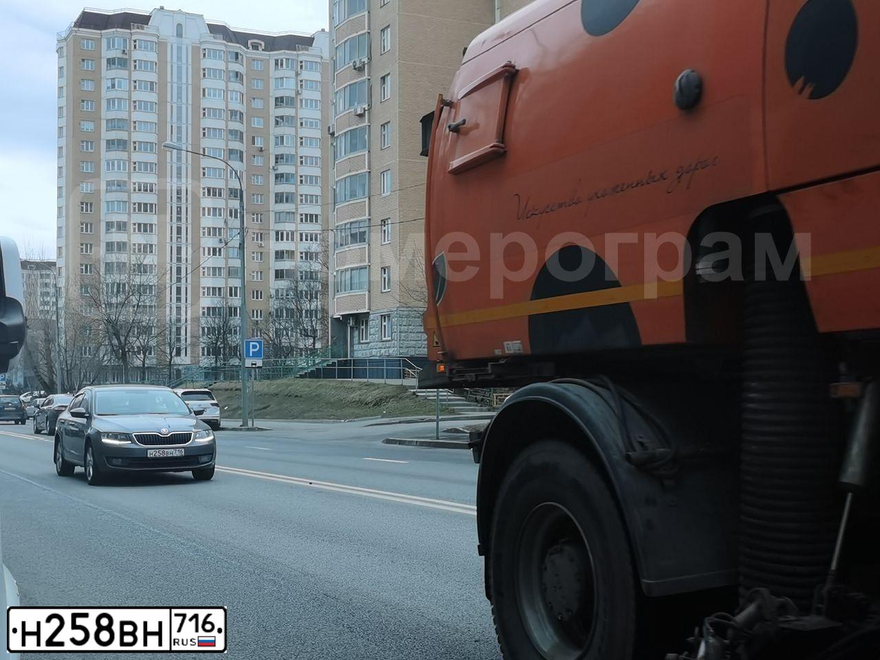 Фото автомобиля SKODA OCTAVIA, 2016 — госномер Н258ВН716. Цвет: ТЕМНО-СЕРЫЙ