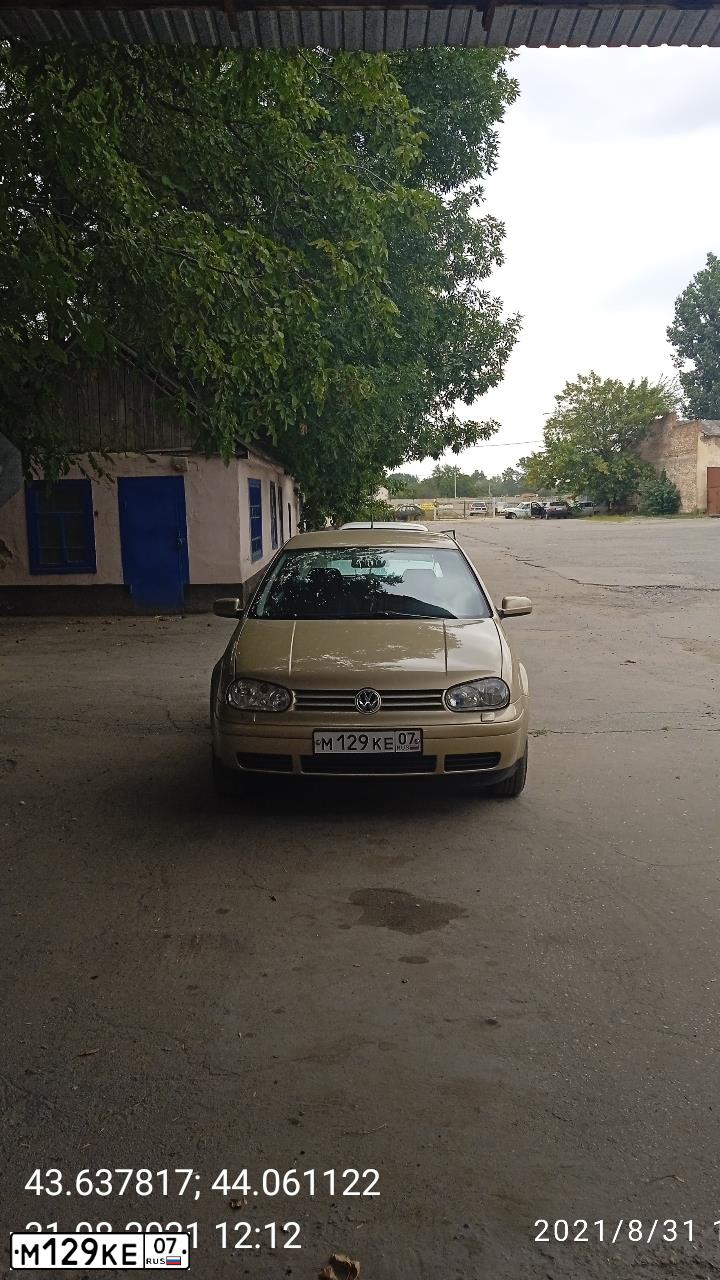 Фото автомобиля VOLKSWAGEN GOLF, 2001 — госномер А390АВ250