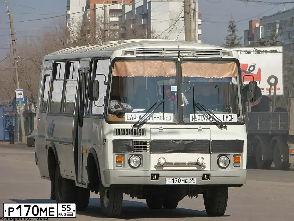 Фото автомобиля PAZ 3206, 2010 — госномер Р170МЕ55. Цвет: Белый