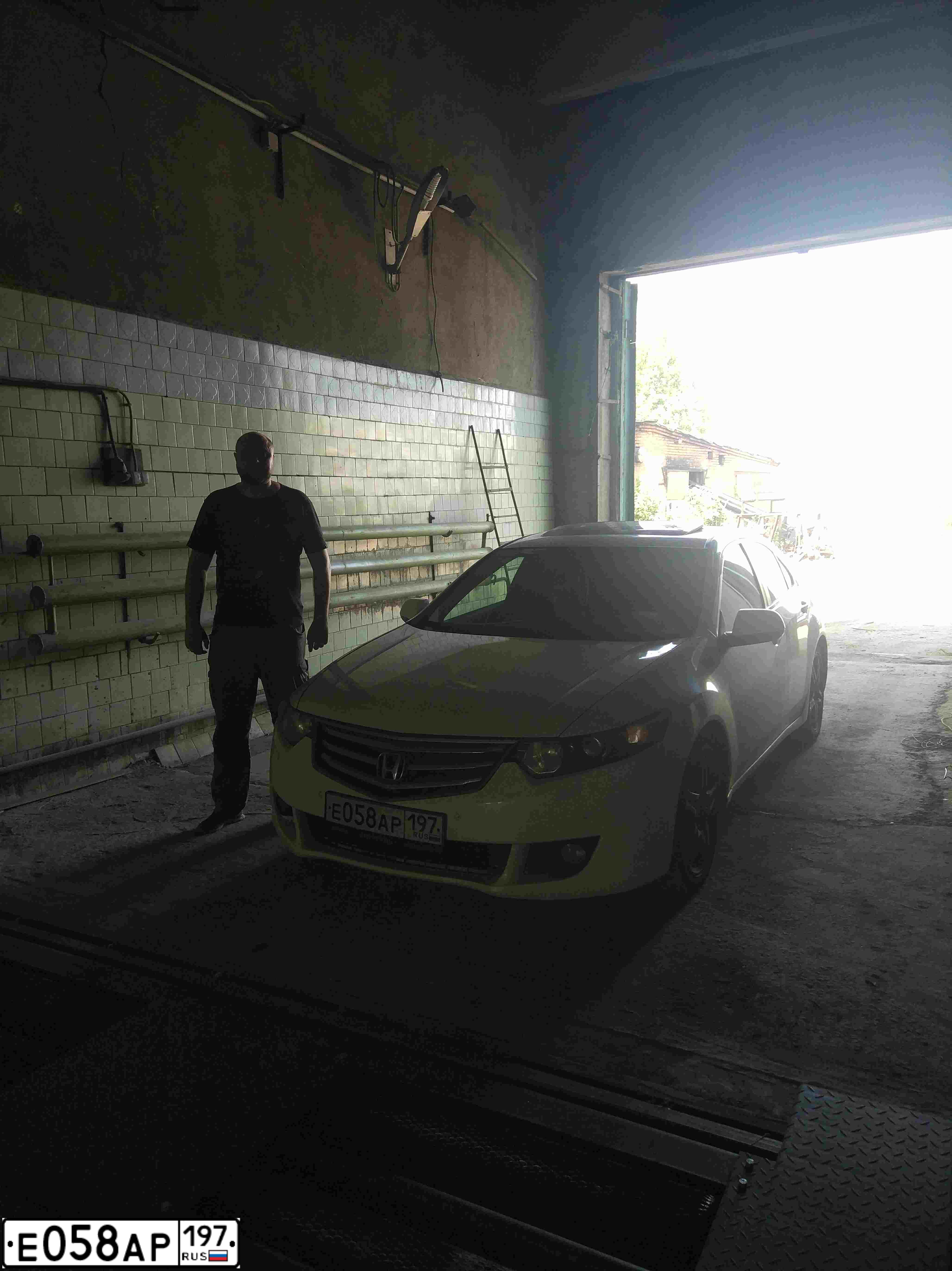 Фото автомобиля HONDA ACCORD, 2008 — госномер Е058АР197. Цвет: Белый