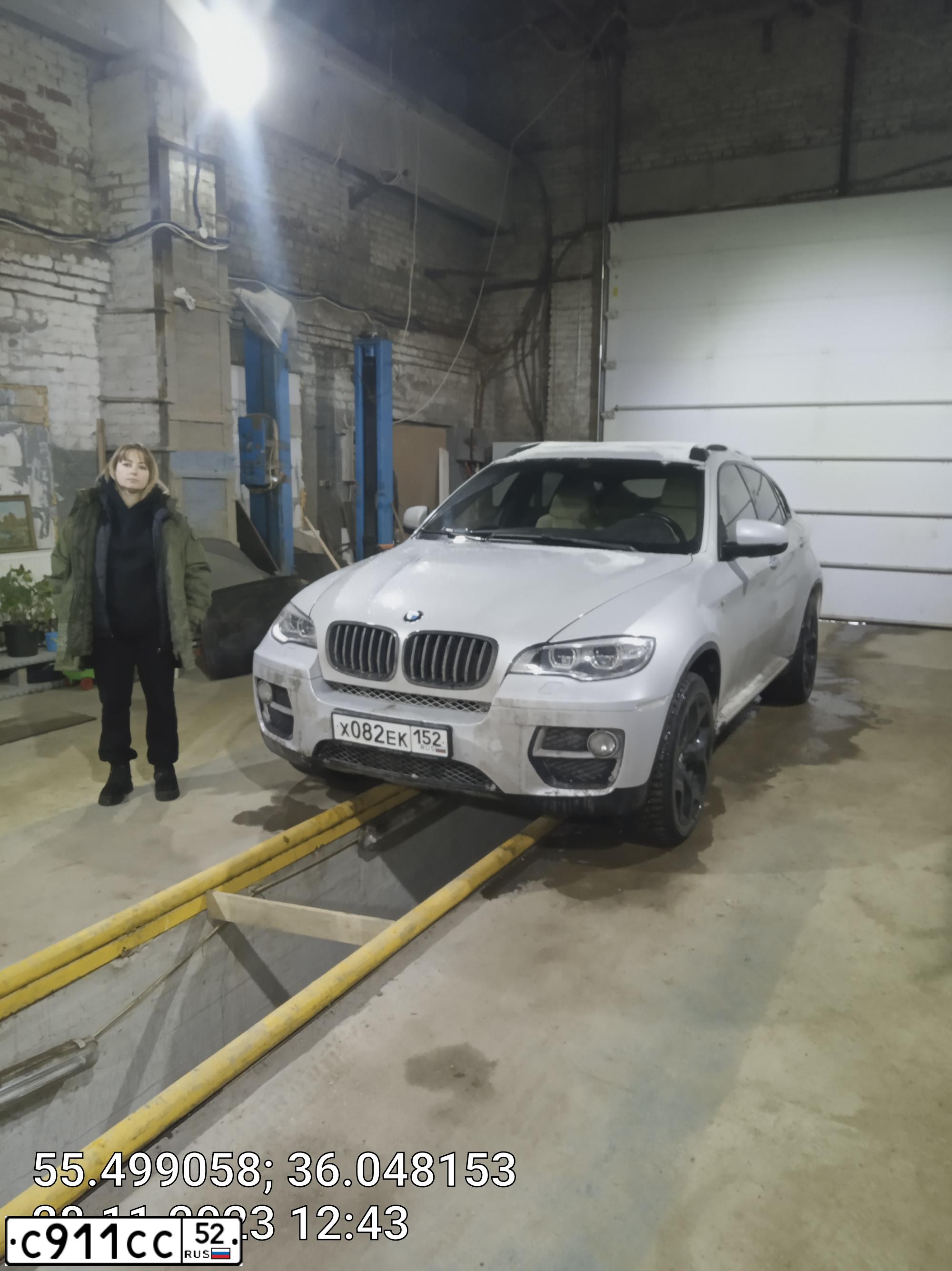 Фото автомобиля UAZ 3163 PATRIOT, 2011 — госномер С911СС52. Цвет: Темно-зеленый