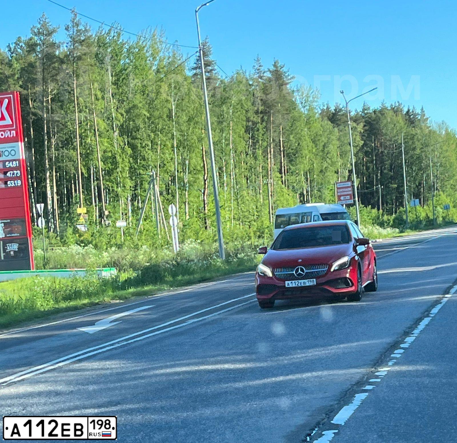 Фото автомобиля MERCEDES A-KLASSE, 2016 — госномер А112ЕВ198. Цвет: КРАСНЫЙ