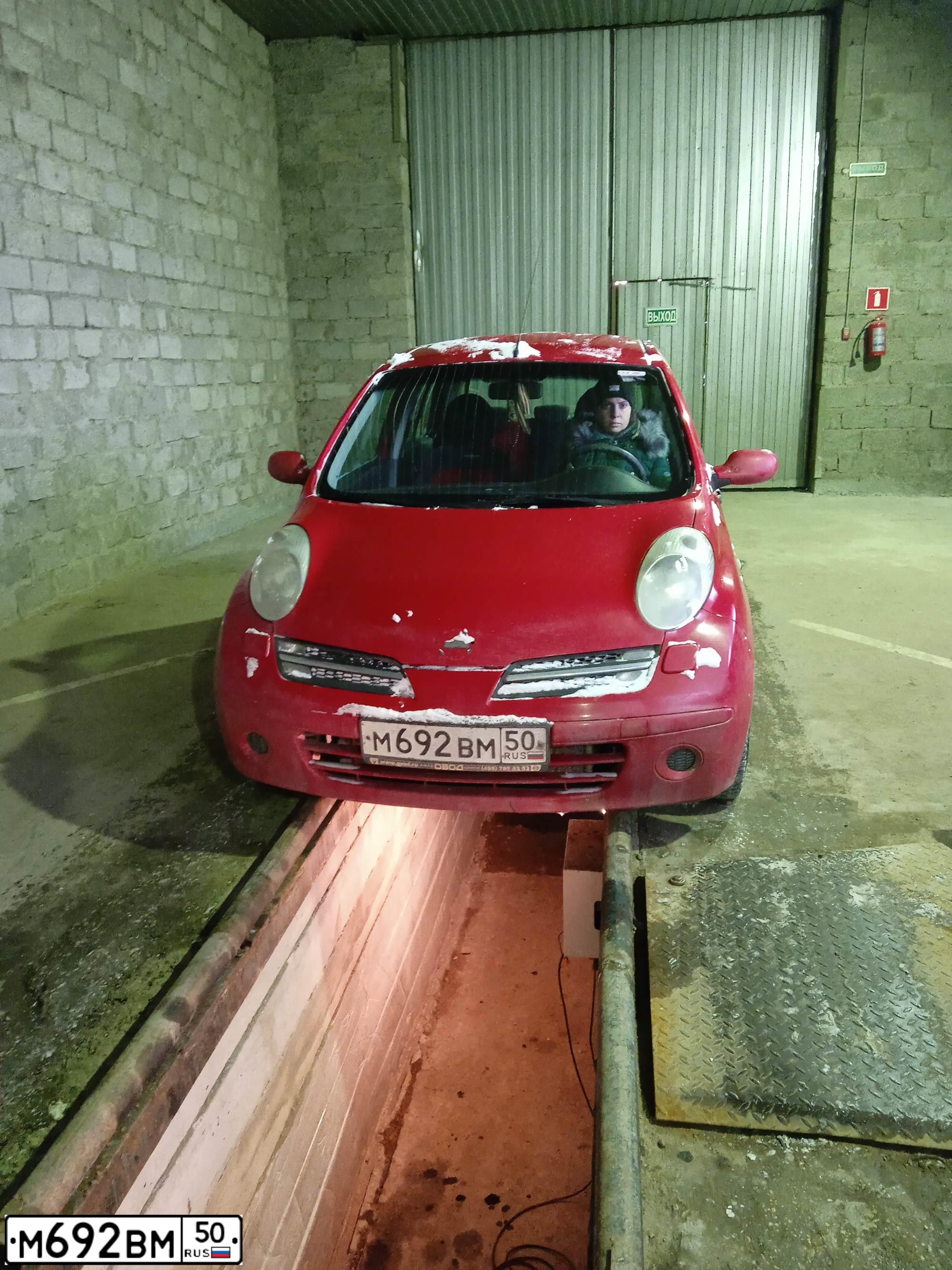 Фото автомобиля NISSAN MICRA, 2007 — госномер А545КА197. Цвет: Красный