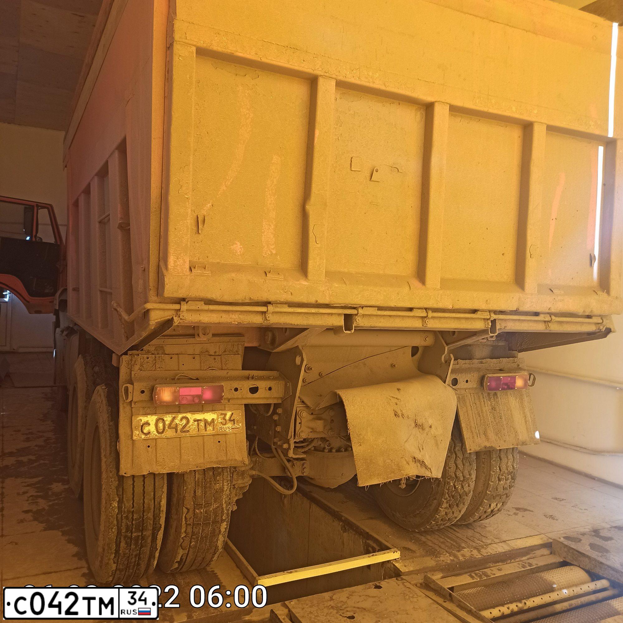 Фото автомобиля KAMAZ 65115 /6X4/, 2012 — госномер С042ТМ34. Цвет: Оранжевый
