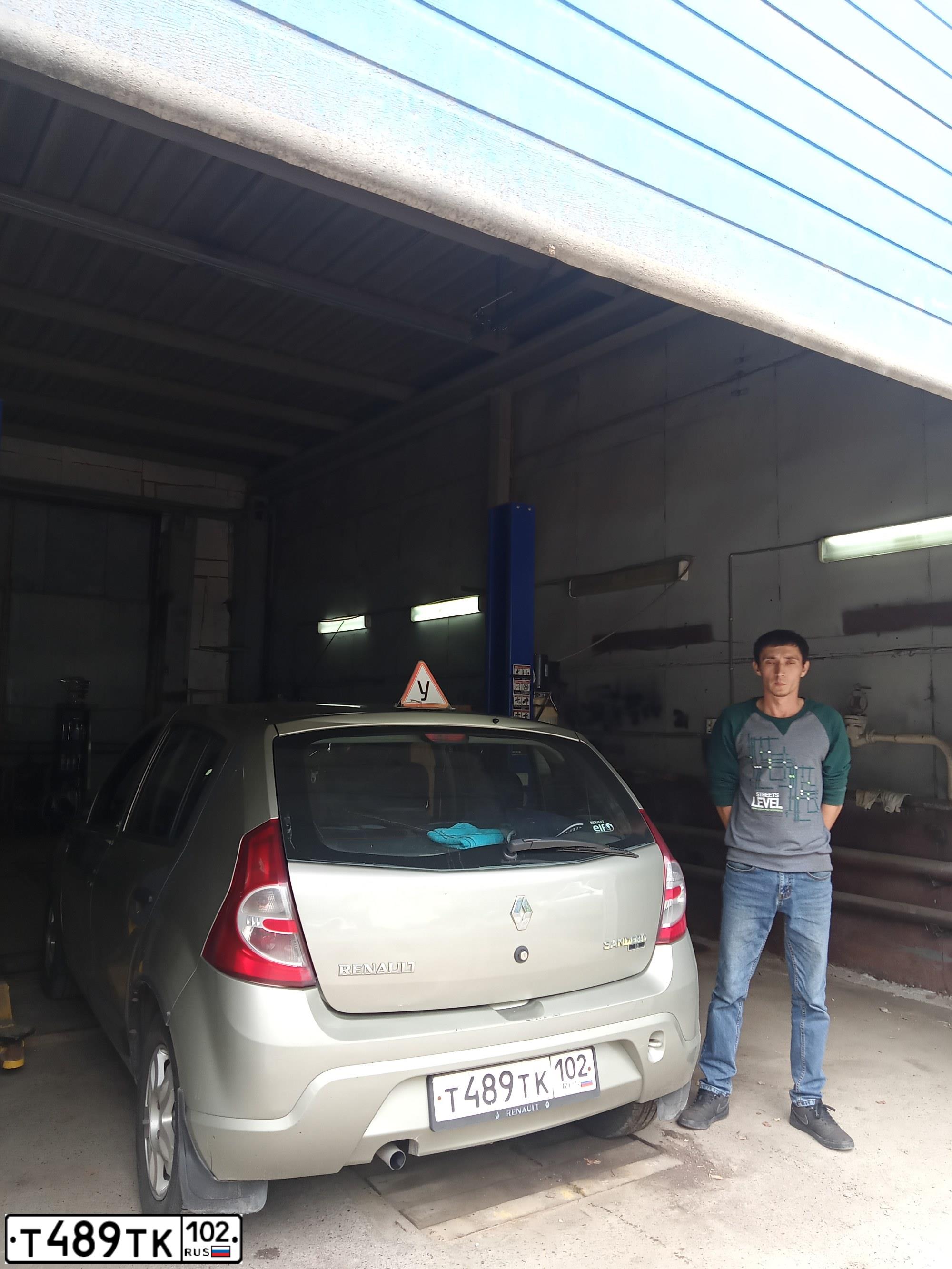 Фото автомобиля RENAULT SANDERO, 2011 — госномер Т489ТК102. Цвет: БЕЖЕВЫЙ