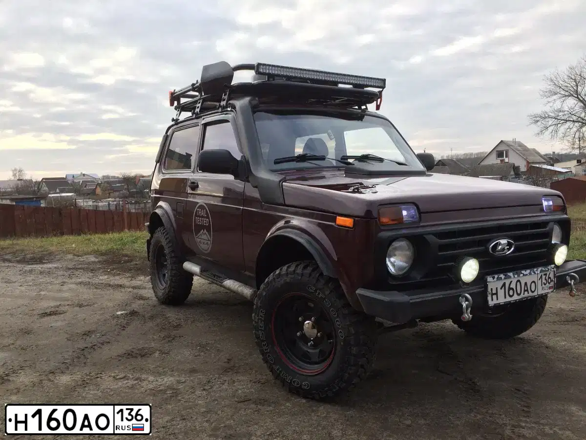Фото автомобиля LADA 2121 NIVA, 2007 — госномер Н766НР36. Цвет: ТЕМНО-ВИШНЕВЫЙ