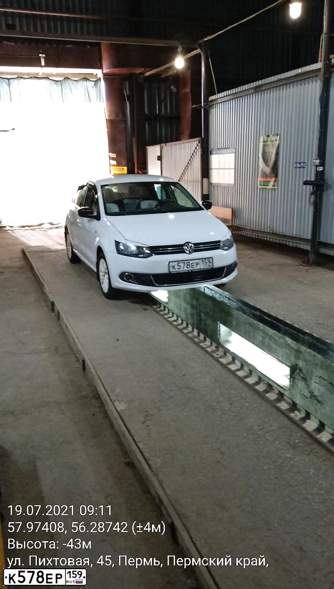 Фото автомобиля VOLKSWAGEN POLO, 2014 — госномер К578ЕР159. Цвет: Белый