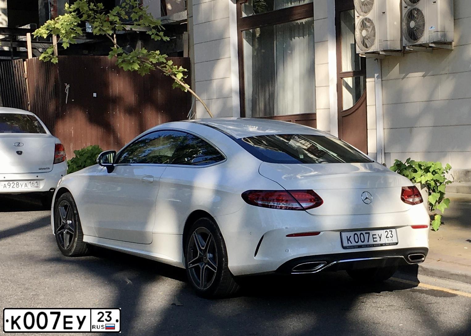 Фото автомобиля MERCEDES C-KLASSE, 2018 — госномер К007ЕУ23. Цвет: Белый