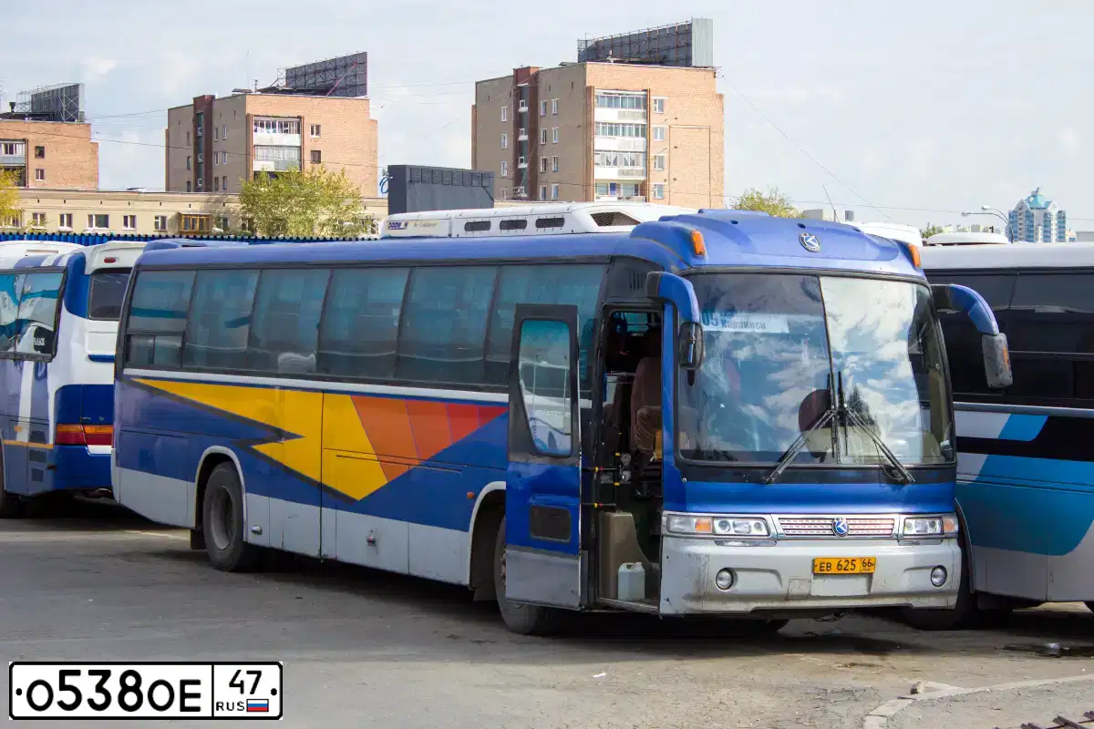 Фото автомобиля KIA GRANDBIRD, 2004 — госномер О538ОЕ47. Цвет: СИНИЙ СЕРЫЙ