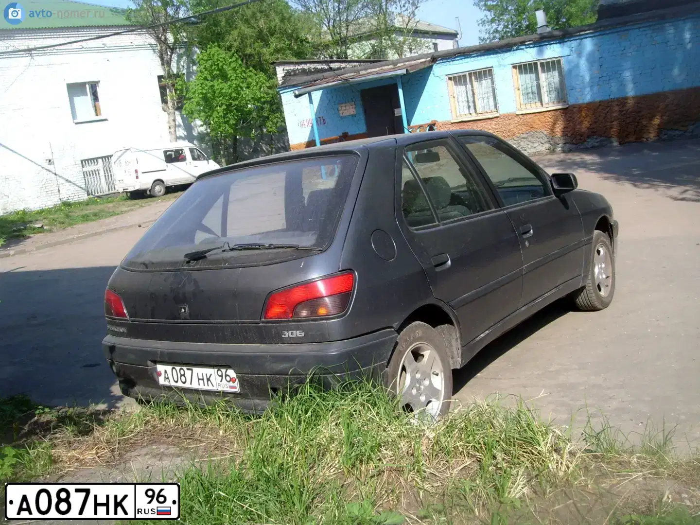 Фото автомобиля PEUGEOT 306, 1993 — госномер А087НК96. Цвет: ТЕМНО-СЕРЫЙ
