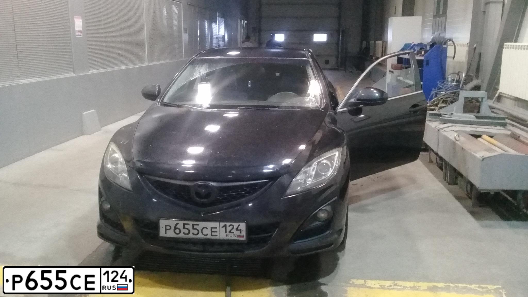 Фото автомобиля MAZDA 6, 2010 — госномер Р655СЕ124. Цвет: ЧЕРНЫЙ