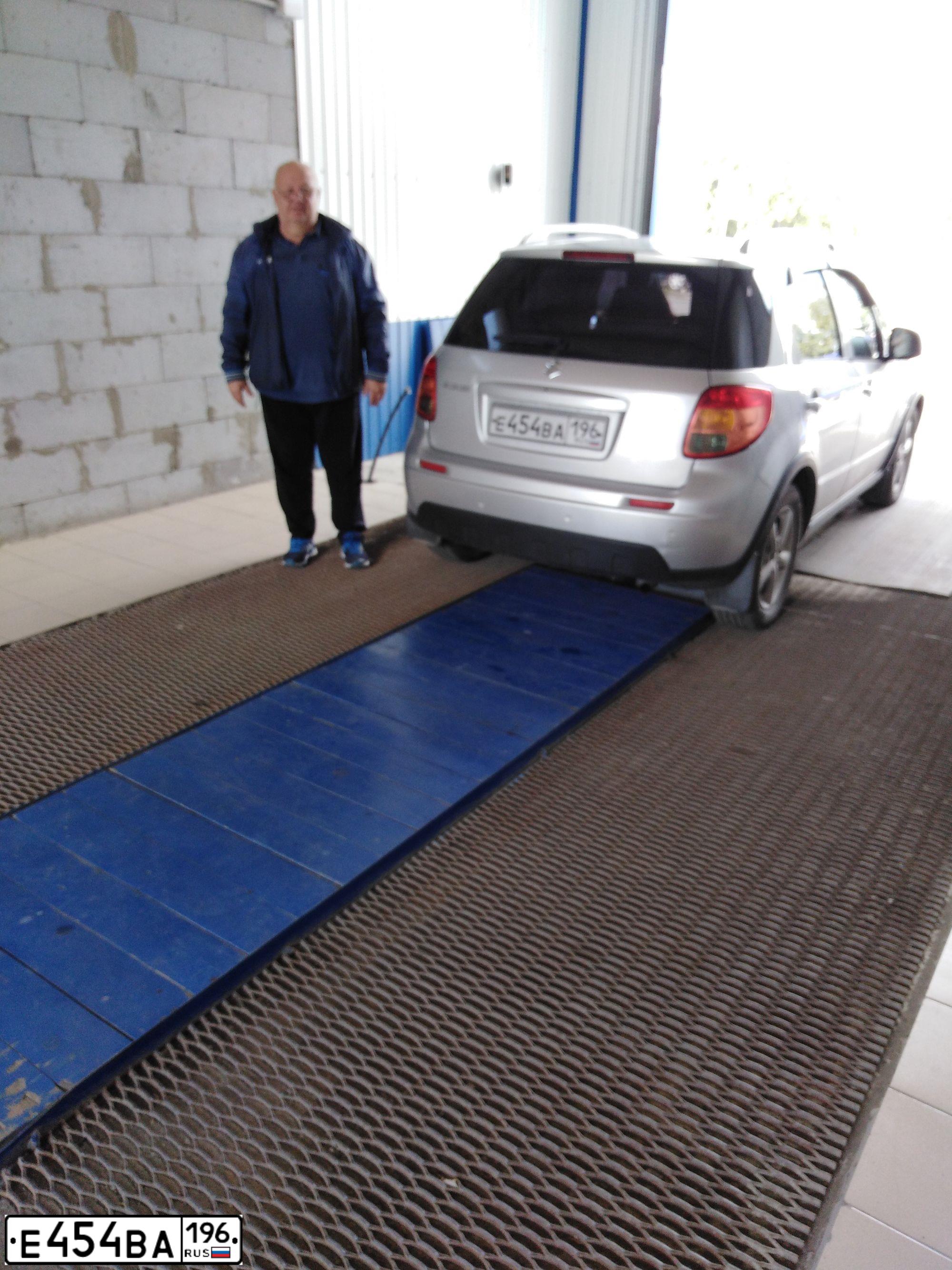 Фото автомобиля SUZUKI SX 4, 2008 — госномер Е454ВА196. Цвет: Серебристый