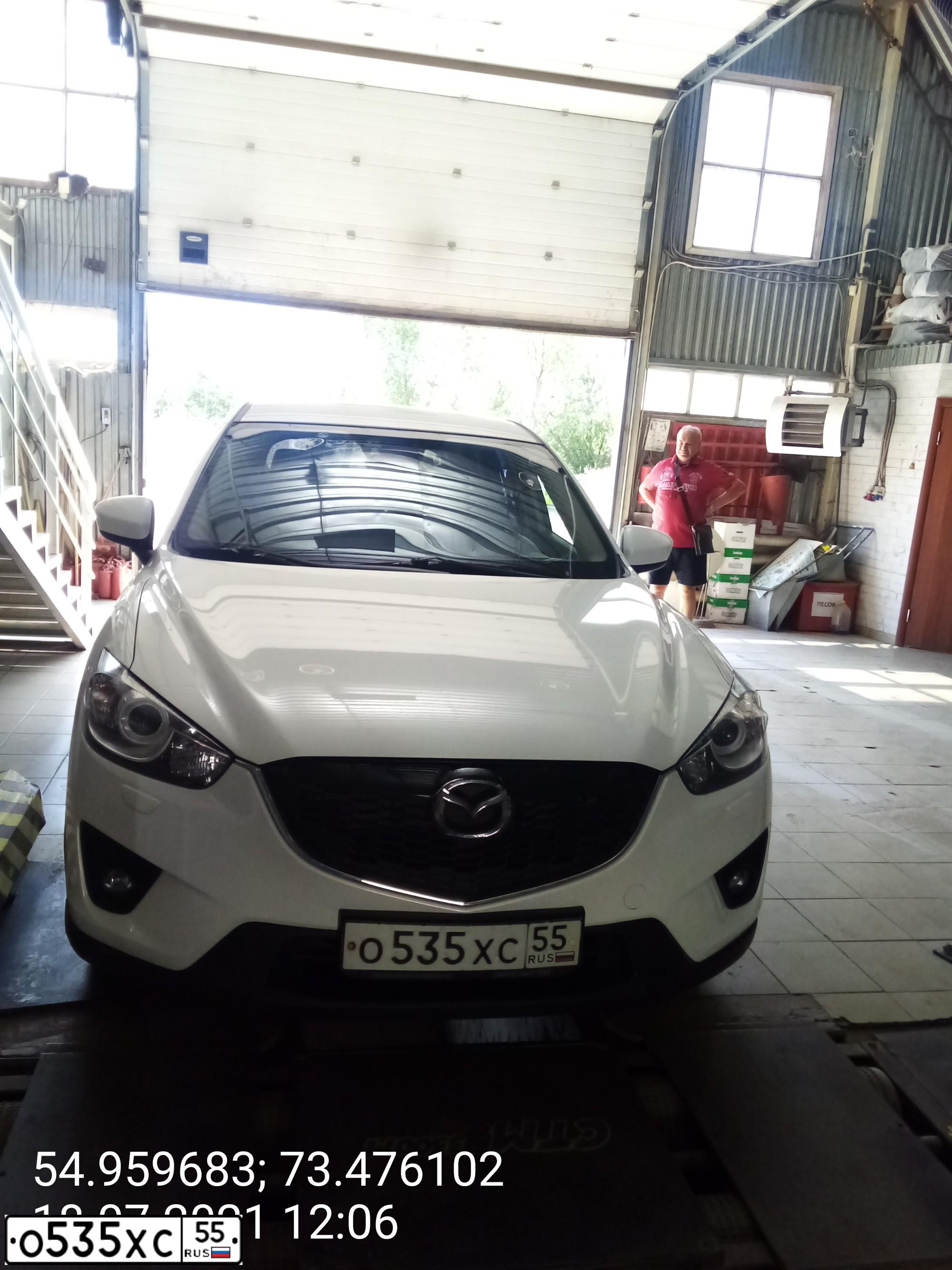 Фото автомобиля MAZDA CX-5, 2014 — госномер О535ХС55. Цвет: БЕЛЫЙ