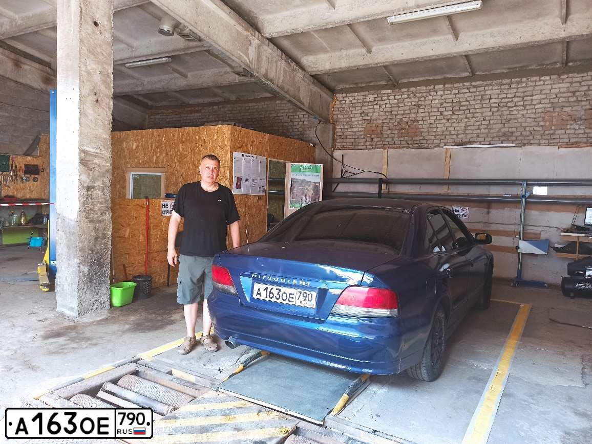 Фото автомобиля MITSUBISHI GALANT, 1997 — госномер А163ОЕ790. Цвет: синий