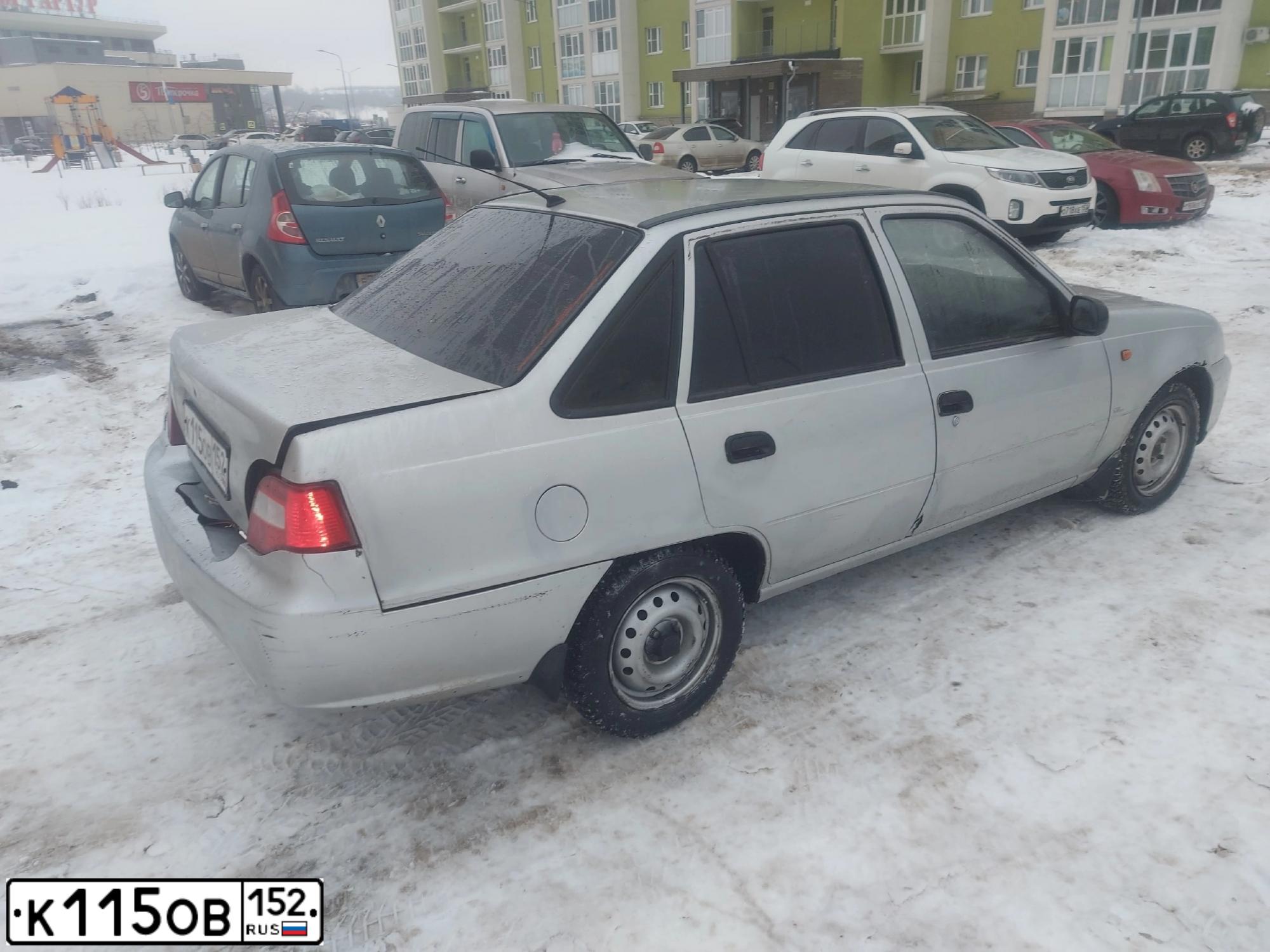 Фото автомобиля DAEWOO NEXIA, 2010 — госномер К115ОВ152. Цвет: СВЕТЛО-СЕРЫЙ