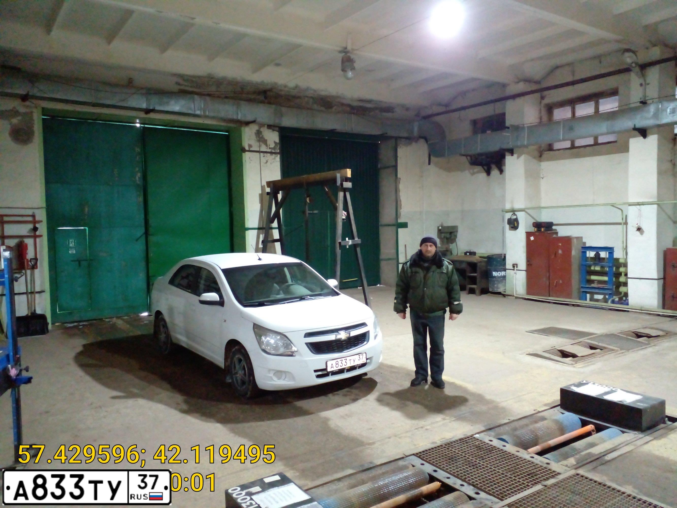 Фото автомобиля CHEVROLET COBALT, 2014 — госномер Н153ОВ152. Цвет: Белый