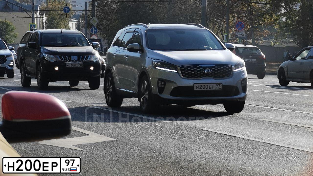 Фото автомобиля KIA CEE'D, 2012 — госномер Н200ЕР97. Цвет: СЕРЫЙ