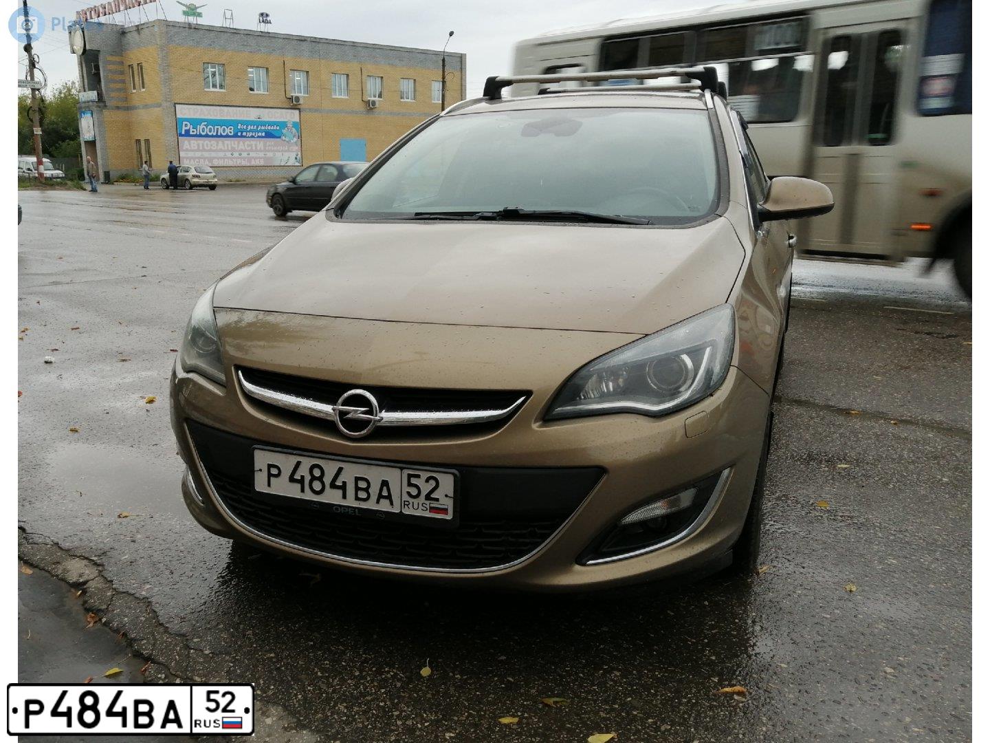 Фото автомобиля OPEL ASTRA, 2013 — госномер Р484ВА52. Цвет: БЕЖЕВЫЙ