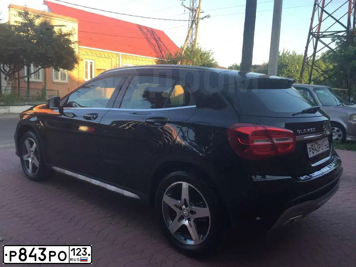 Фото автомобиля MERCEDES GLA-KLASSE, 2015 — госномер К108ЕС977. Цвет: СЕРЫЙ