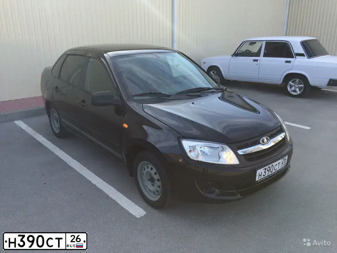 Фото автомобиля LADA 2190 GRANTA, 2012 — госномер В043НХ09. Цвет: Сине-Черный