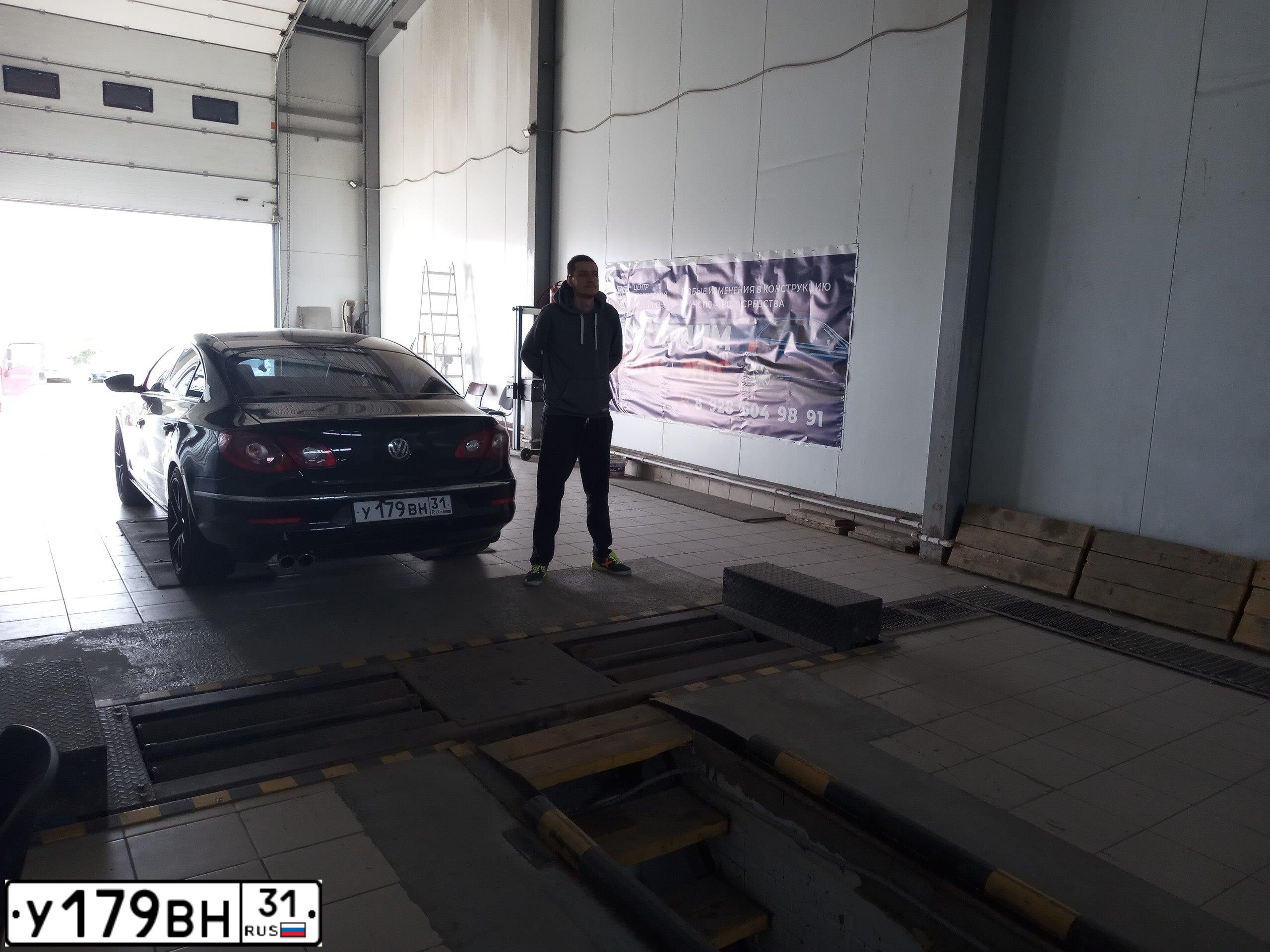 Фото автомобиля VOLKSWAGEN CC, 2011 — госномер Е950ЕЕ750. Цвет: ЧЕРНЫЙ