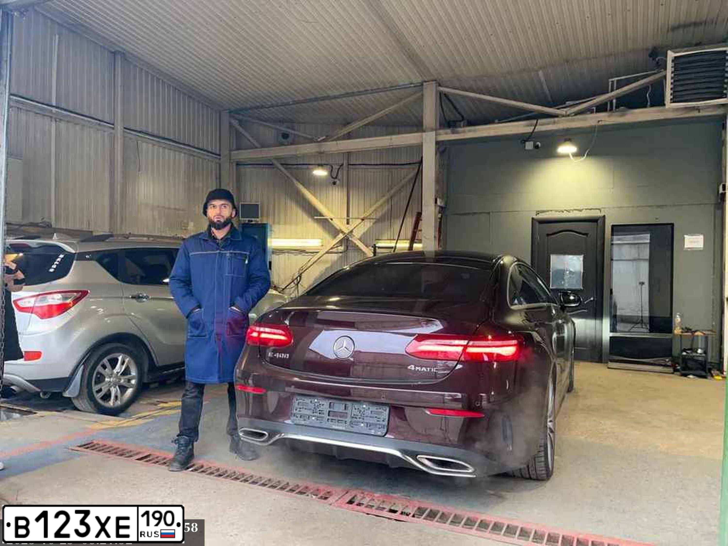 Фото автомобиля MERCEDES E-KLASSE, 2018 — госномер К888ЕХ93. Цвет: ТЕМНО-КРАСНЫЙ