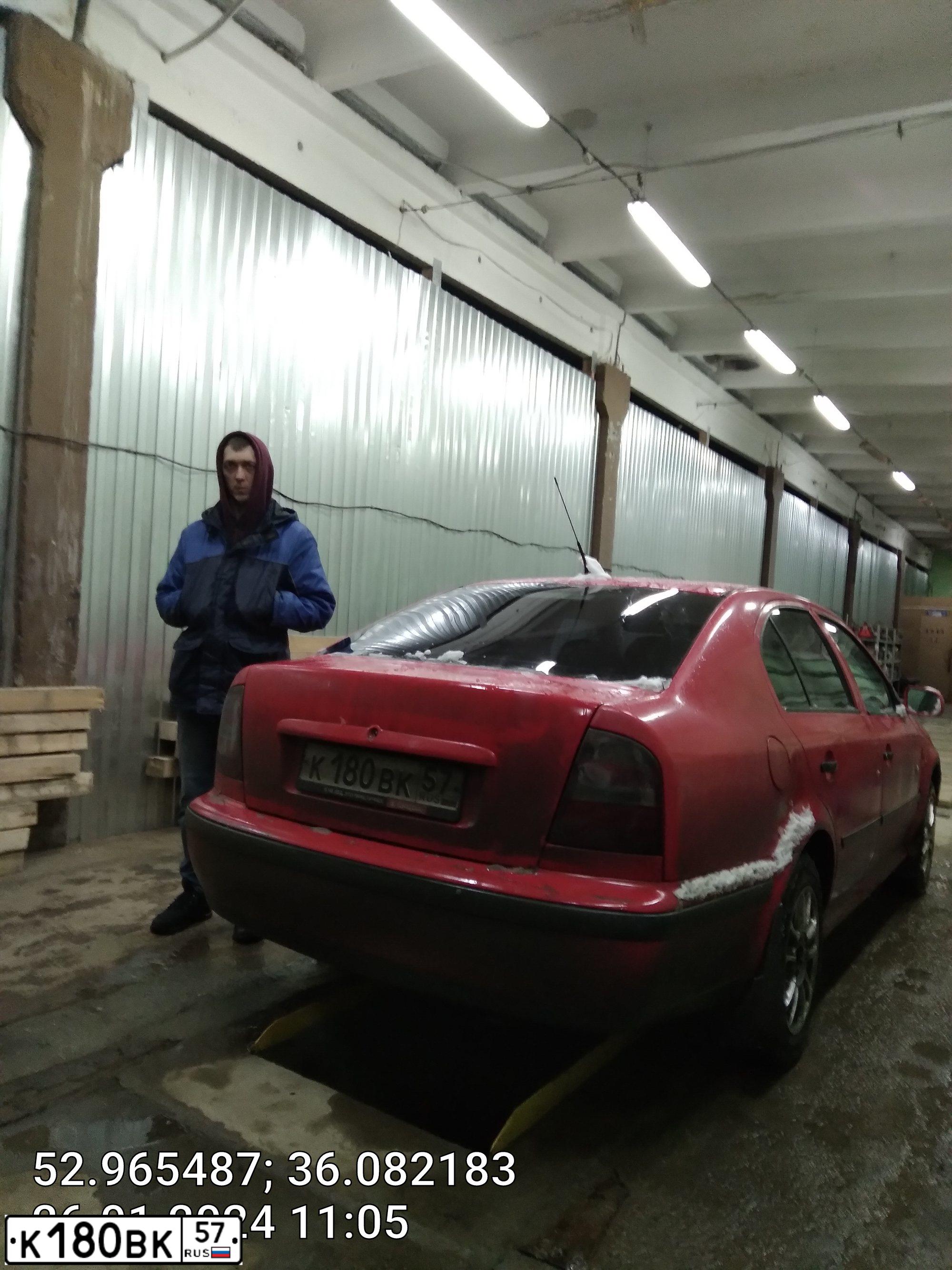 Фото автомобиля SKODA OCTAVIA, 1997 — госномер К180ВК57. Цвет: Красный