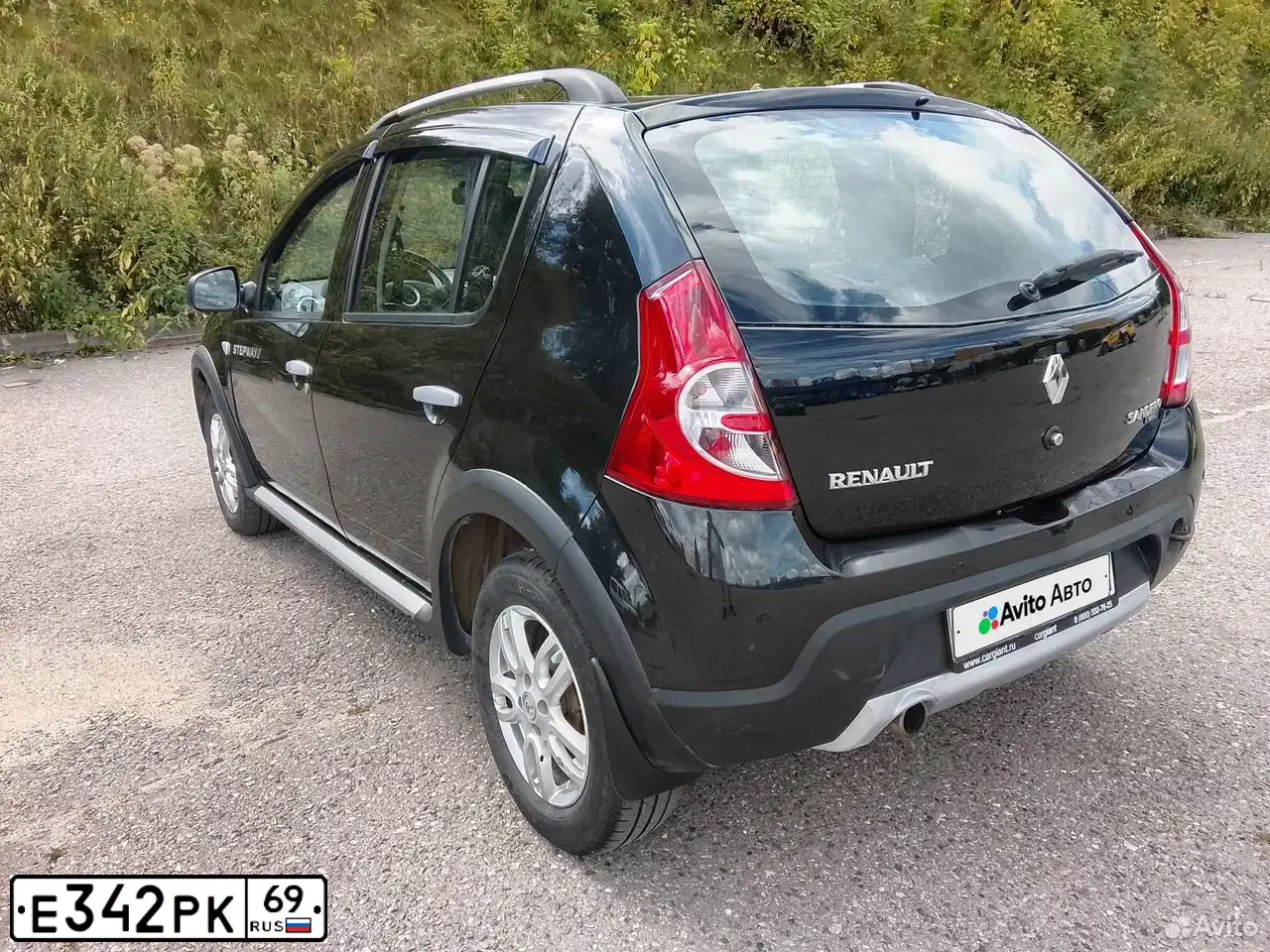 Фото автомобиля RENAULT SANDERO, 2013 — госномер С909НР799. Цвет: ЧЕРНЫЙ