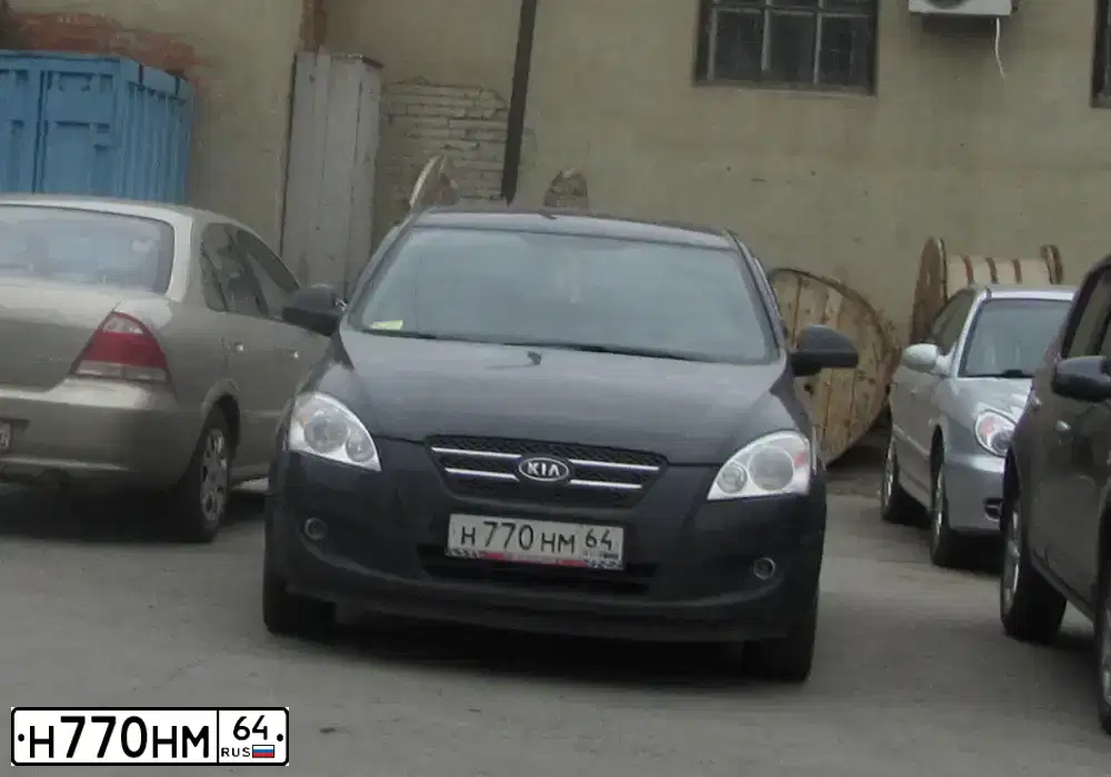 Фото автомобиля KIA CEE'D, 2007 — госномер Н770НМ64. Цвет: ЧЕРНЫЙ
