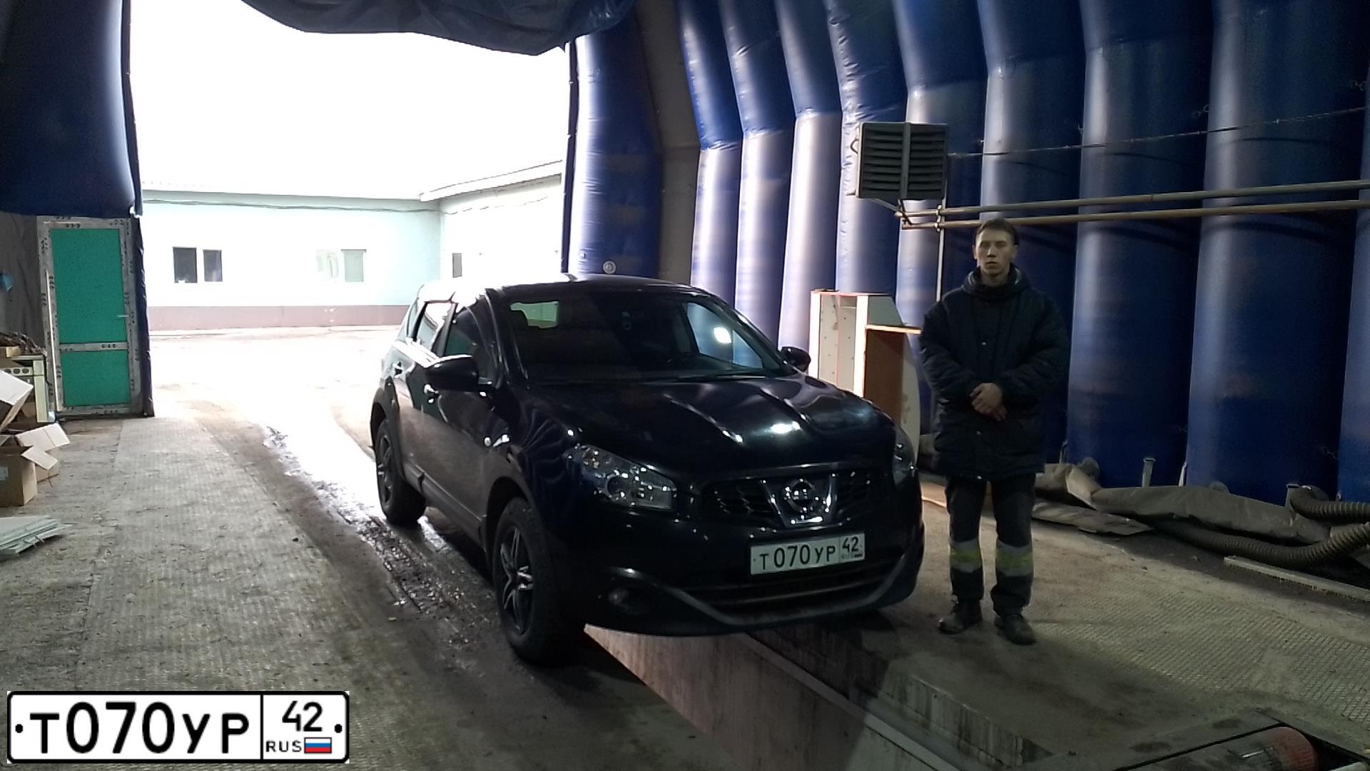 Фото автомобиля NISSAN QASHQAI, 2011 — госномер Т070УР42. Цвет: ФИОЛЕТОВЫЙ
