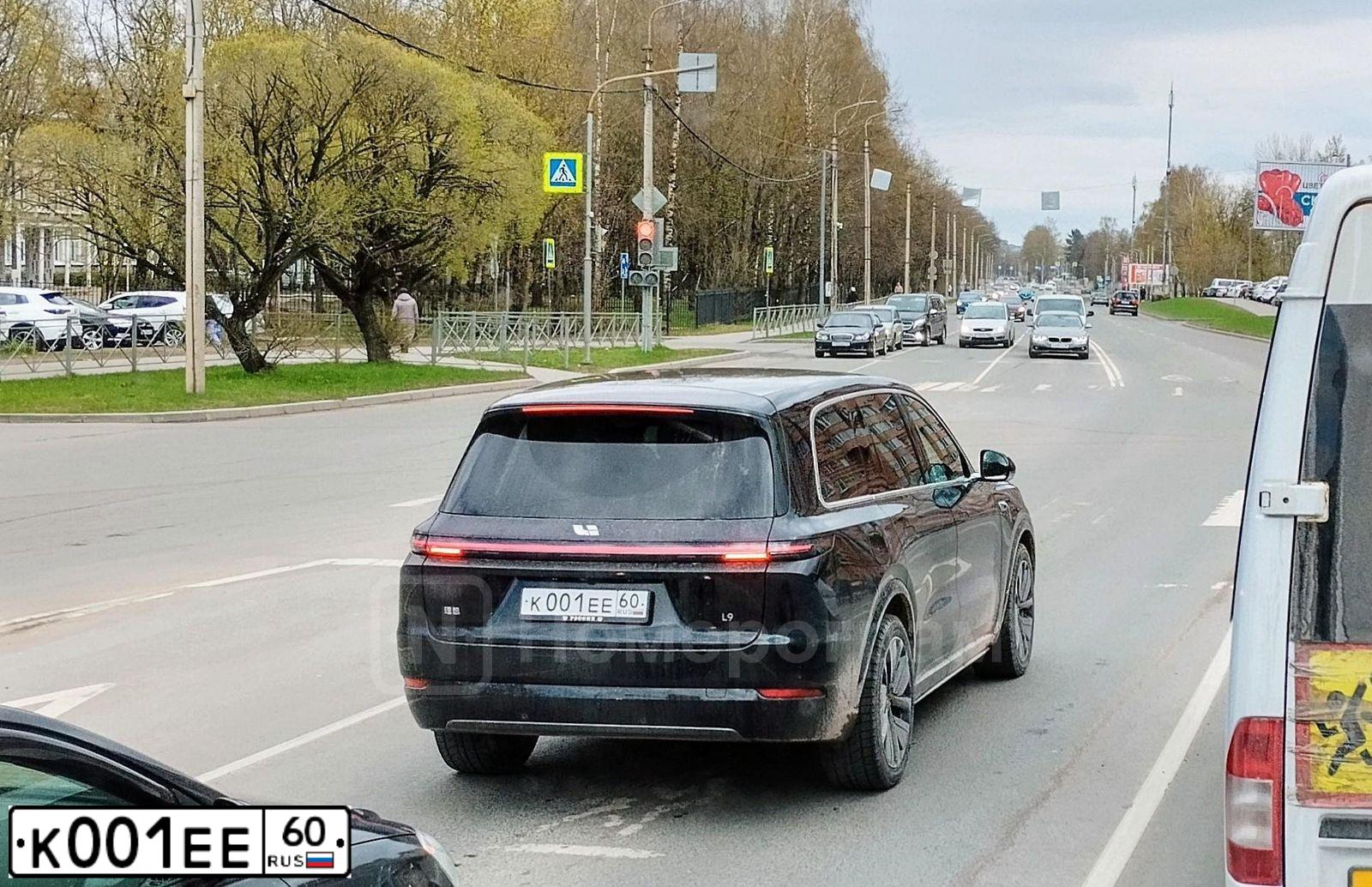 Фото автомобиля BMW X6, 2016 — госномер К001ЕЕ60. Цвет: ЧЕРНЫЙ