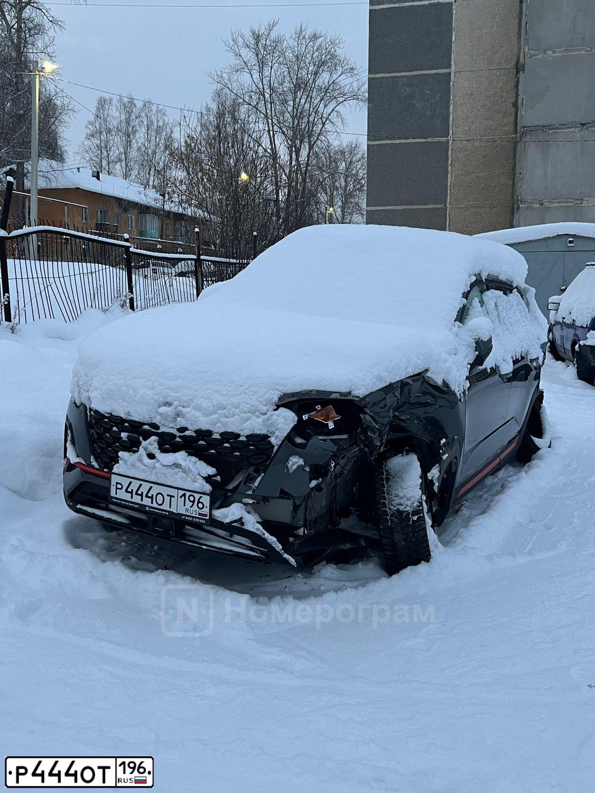 Фото автомобиля LADA 1117 KALINA, 2012 — госномер Р444ОТ196. Цвет: СЕРО-БЕЖЕВЫЙ