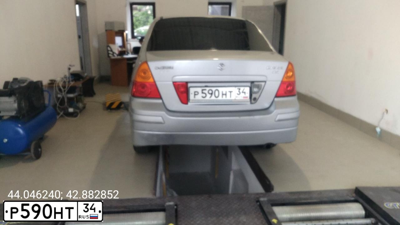 Фото автомобиля SUZUKI LIANA, 2004 — госномер Р590НТ34. Цвет: СЕРЕБРИСТЫЙ