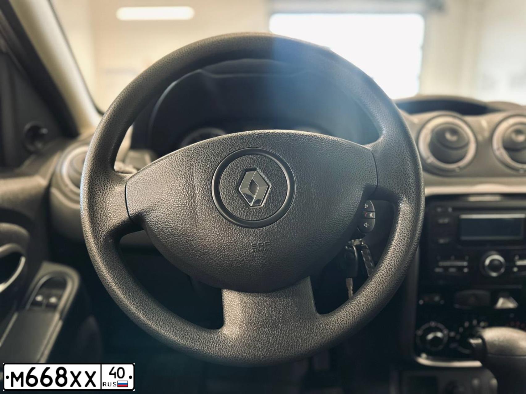 Фото автомобиля RENAULT DUSTER, 2013 — госномер С774МО40. Цвет: СВЕТЛО-СЕРЫЙ