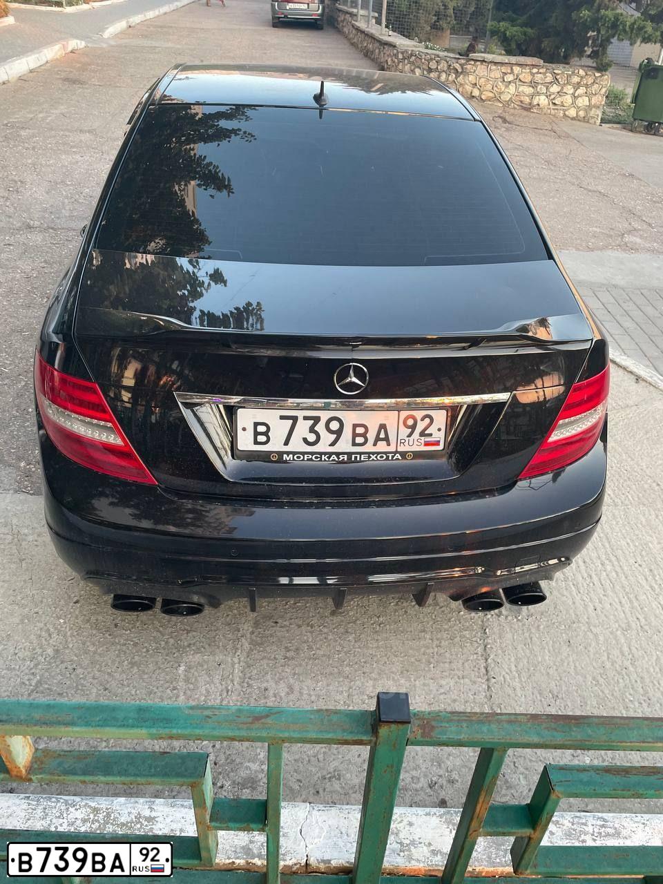 Фото автомобиля MERCEDES C-KLASSE, 2012 — госномер Т912ЕА77. Цвет: ЧЕРНЫЙ
