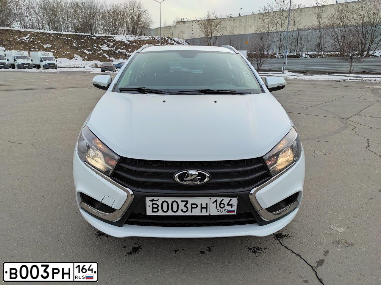 Фото автомобиля LADA VESTA, 2019 — госномер В003РН164. Цвет: Белый