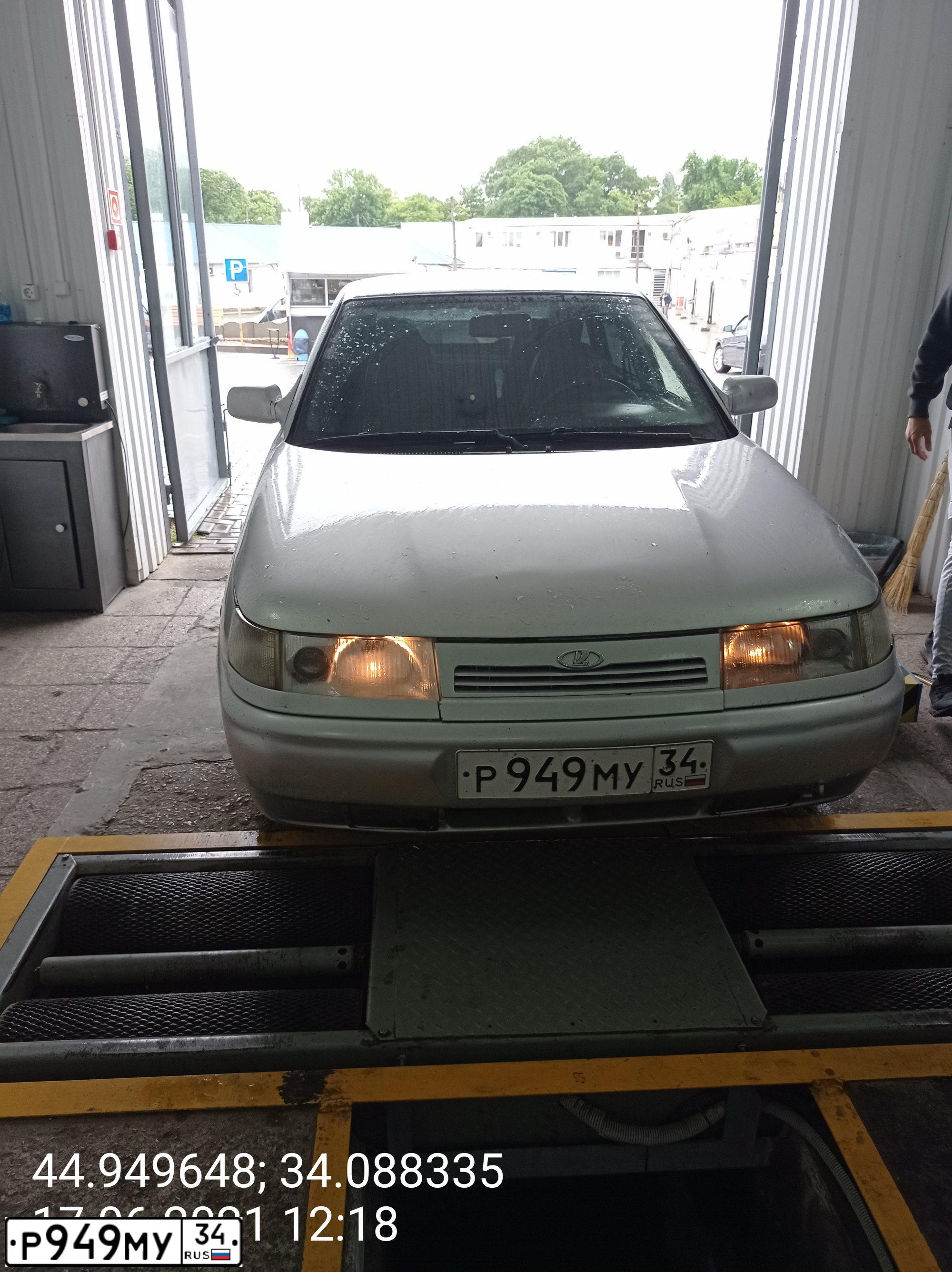 Фото автомобиля LADA 2112, 2004 — госномер Е090ХТ82. Цвет: Светло-серебристый металик