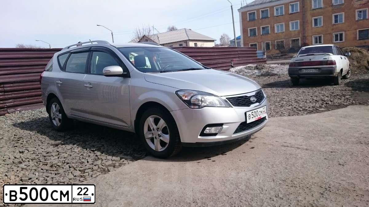 Фото автомобиля KIA CEE'D, 2010 — госномер А727ХЕ22. Цвет: серебристый