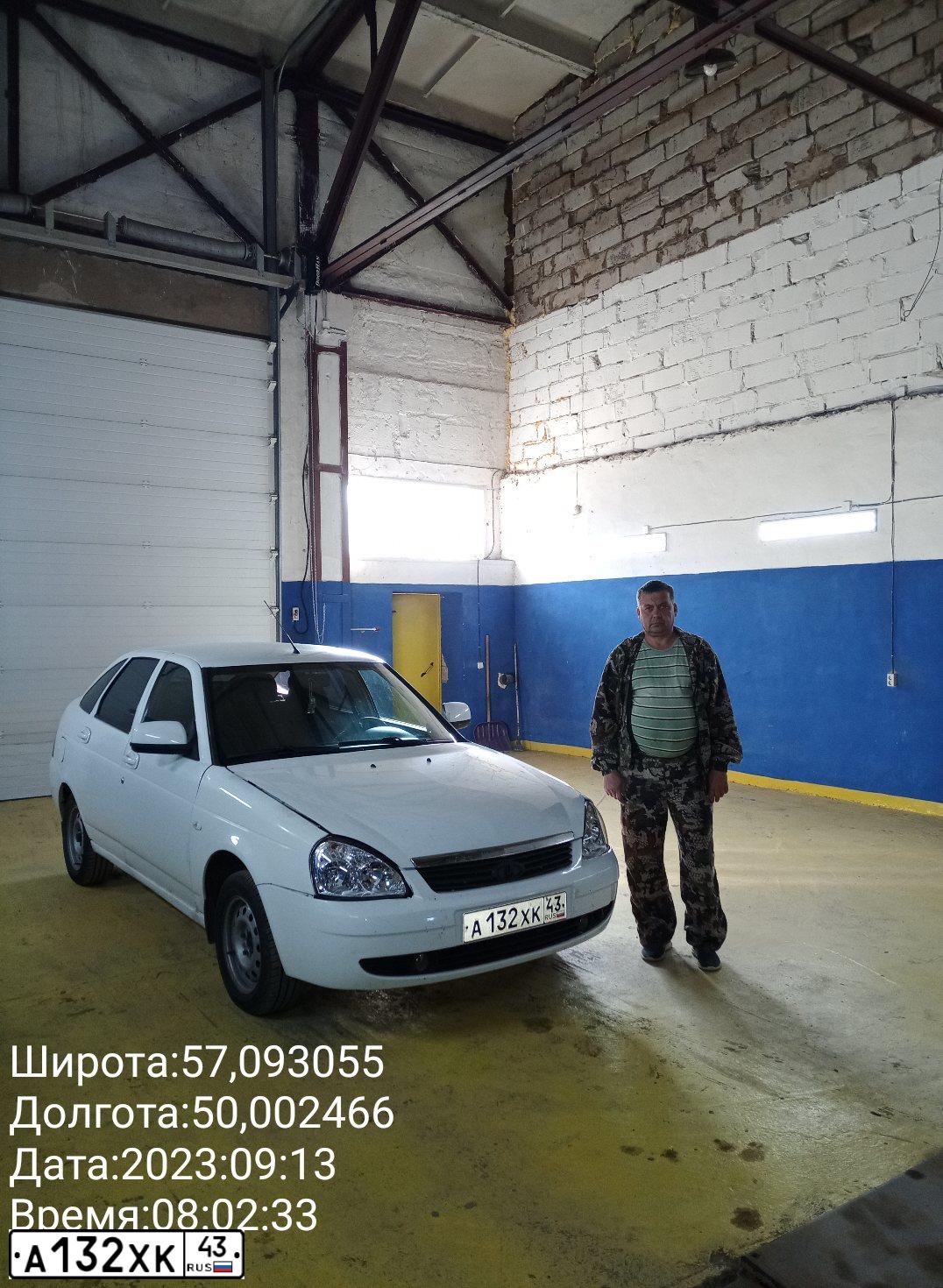 Фото автомобиля LADA 2172 PRIORA, 2011 — госномер А132ХК43. Цвет: Белый